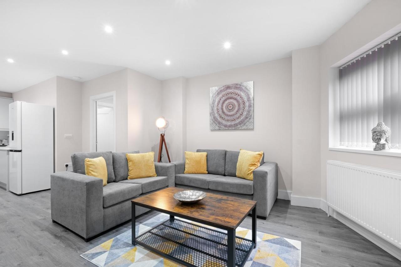 Crown Place 2 & 3 Bedroom Luxury Apts With Parking In Shepperton By 360Stays Exterior foto