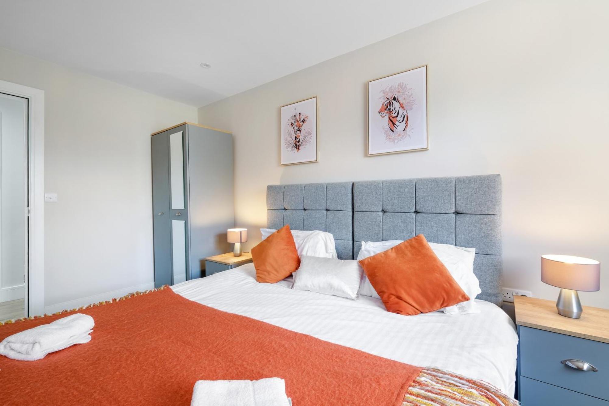 Crown Place 2 & 3 Bedroom Luxury Apts With Parking In Shepperton By 360Stays Exterior foto
